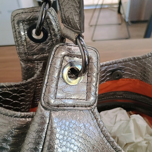 The Limited Metallic Silver Shoulder Bag - Picture 4 of 9